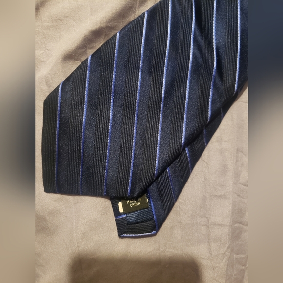 Michael Kors navy tie - Picture 3 of 4